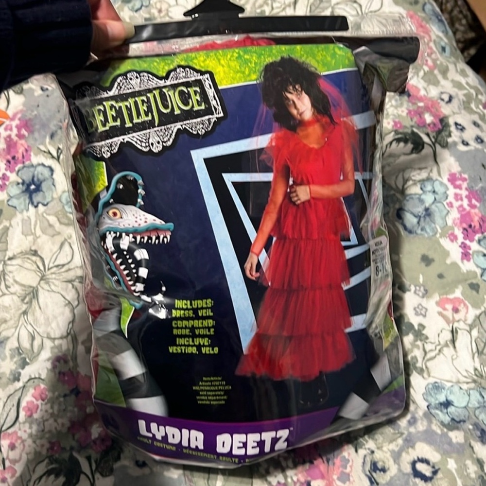 Lydia - Beetlejuice Red Wedding Dress Halloween Costume Size Medium - Picture 7 of 8